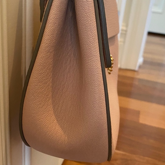 Chloé
Calfskin Drew Shoulder Bag medium - Picture 10 of 15